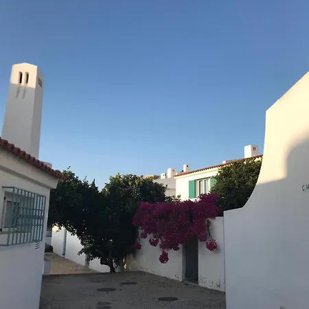 Apartment With Terrace In Prainha Resort, A Short 200-meter Walk To The Beach, By Qozzy Alvor